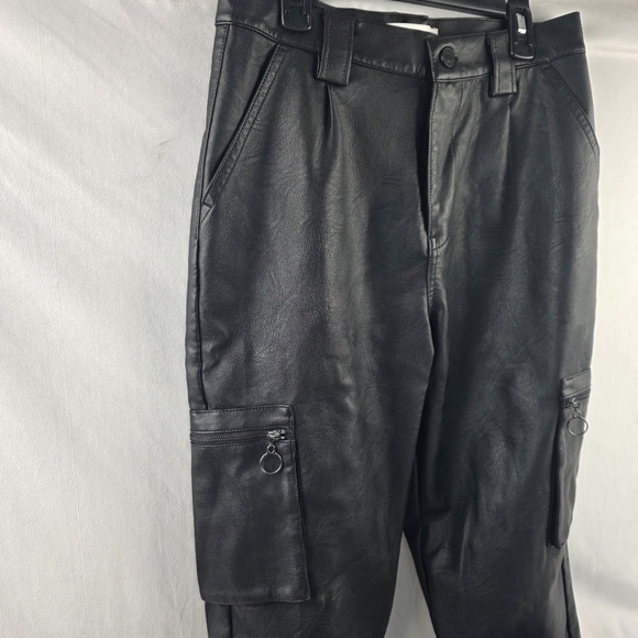 Kancan Black Pleather High Rise Cargo Jogger Pants Size 7 / 27 - Picture 4 of 6